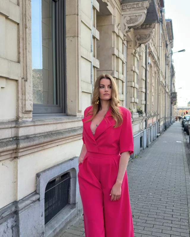 Certains instants méritent plus qu’une tenue. Ils méritent une création. La collection Cérémonie est à découvrir en showroom 🩷

Ensemble signé @marieschweisthal 
Modèle @tiphainehary_ 🌷

#marieschweisthal #bridal #provincedeluxembourg #marieschweisthalatelier #robedemariée #customweddingdress #bridaldress #couturedesigner #atelier