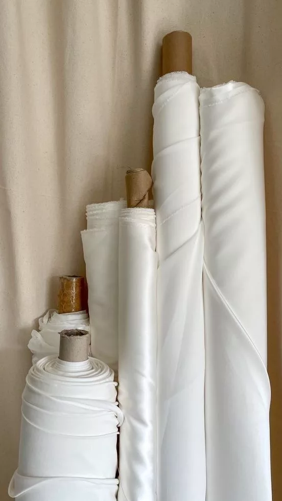 Dans un silence habité, la passion s’exprime en gestes minutieux. Les secrets de l’atelier avant les projecteurs de la @luxfashionweek ✨ #savethedate 19 septembre 2025 ✨

#marieschweisthal #bridal #provincedeluxembourg #marieschweisthalatelier #robedemariée #customweddingdress #bridaldress #couturedesigner #atelier
