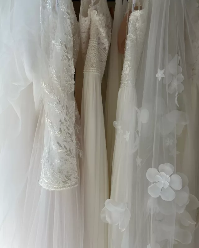La saison des nouveautés est lancée ! ✨
Les premières pièces de la nouvelle collection font leur entrée en showroom 🪞 

💍 Si vous avez un essayage en tête, c’est le bon moment pour prendre rendez-vous!

📌 congés annuels : nous serons fermés du 4 au 18 août inclus. 

#marieschweisthal #bridal #provincedeluxembourg #marieschweisthalatelier #robedemariée #customweddingdress #bridaldress #couturedesigner #atelier